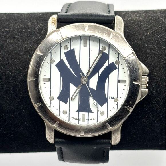 Silver Yankee Men's Watch - Picture 1 of 4